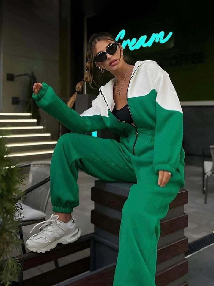 Fleece jacket and sports pants set for women with contrasting inserts Lune London