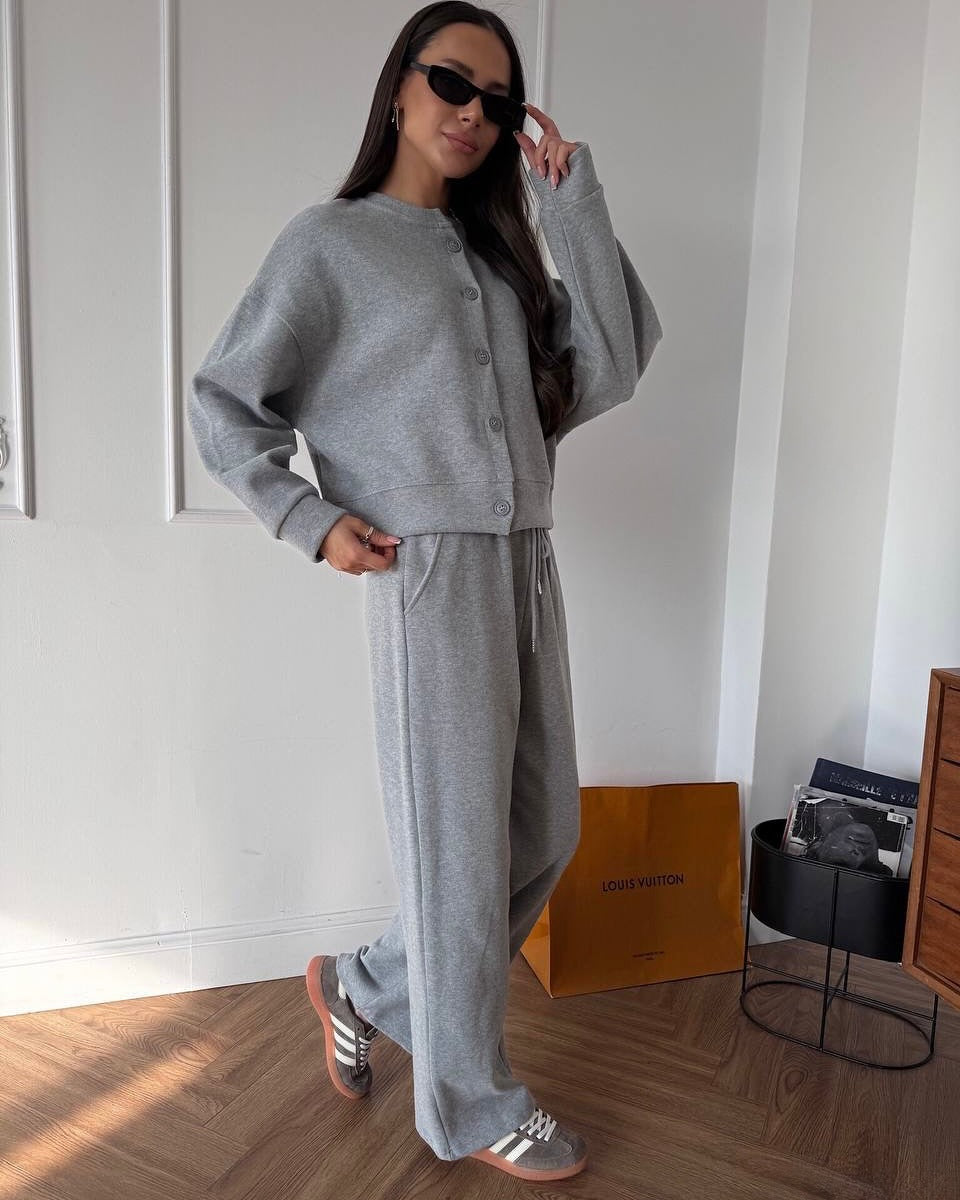 Comfortable lounge set for women with button details and elastic cuffs Lune London