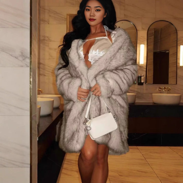 Ladies luxurious faux fur coat with open sleeves Lune London