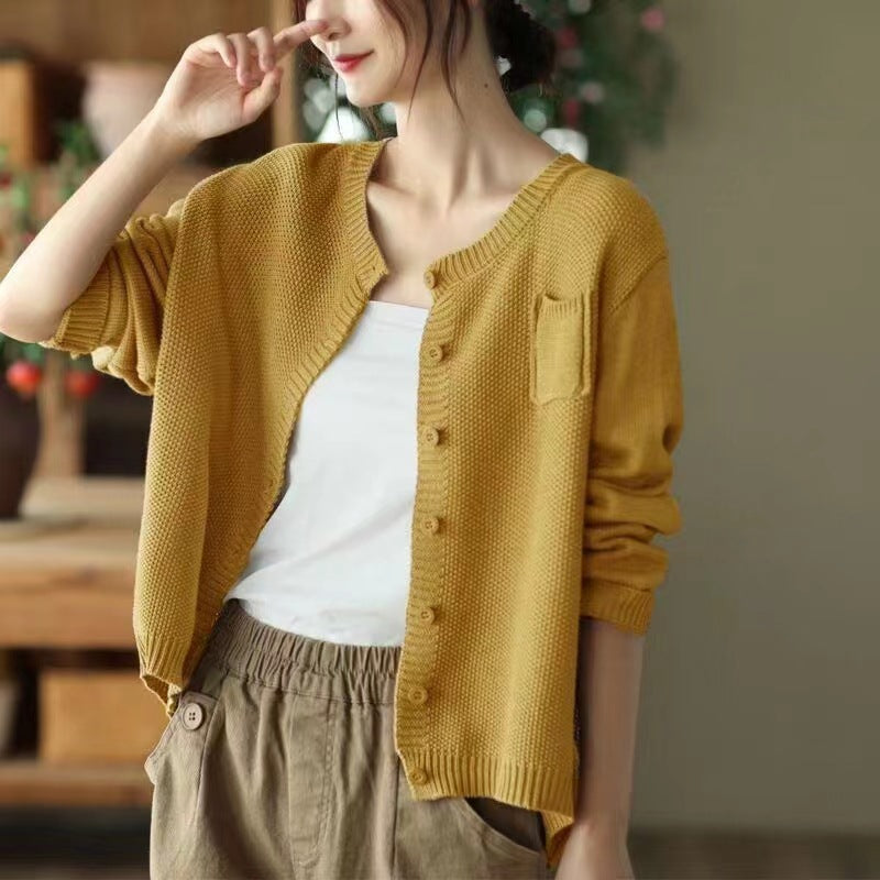 Cardigan en tricot léger pour femmes avec fermeture à boutons et poches pratiques Chic & Stil