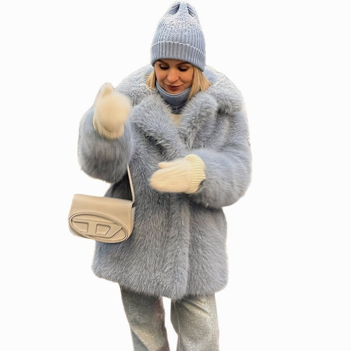Luxurious faux fur coat for women in a loose fit Lune London