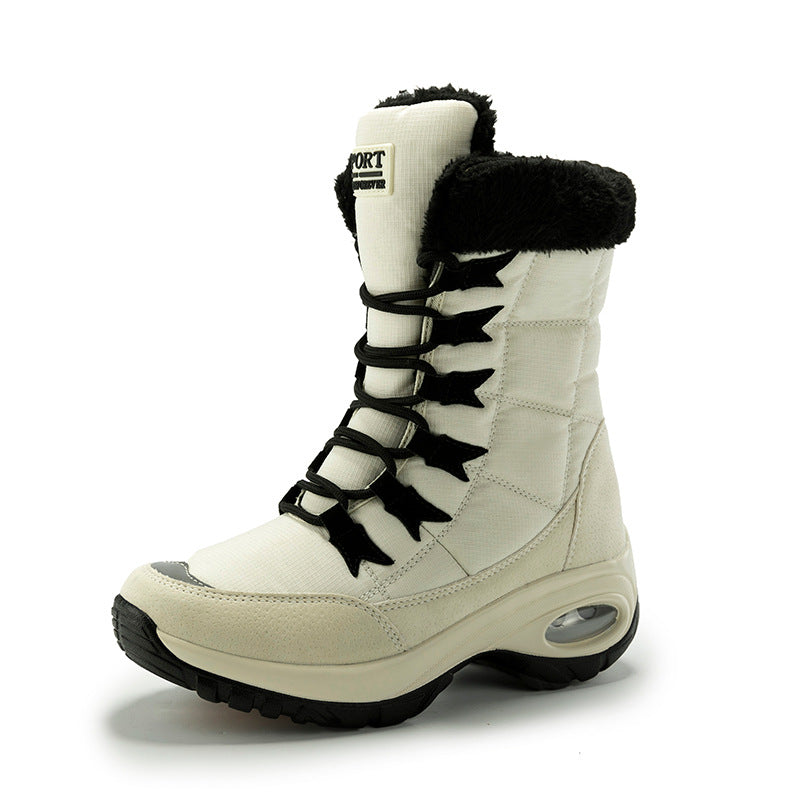 Winter hiking boots for women with insulating and slip-resistant sole construction Lune London