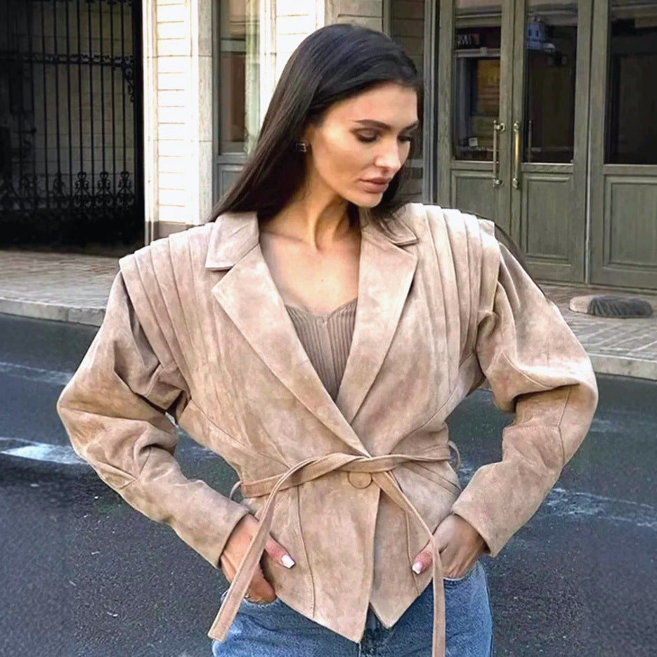 Blazer ajusté féminin tendance avec épaules structurées Chic & Stil