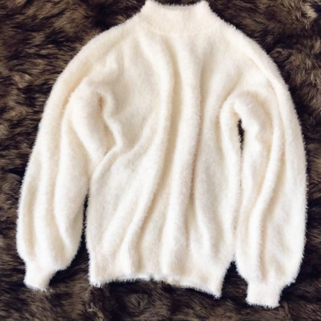 Women’S Fleece Turtleneck Sweater with Puff Sleeves and Textured Design Lune London