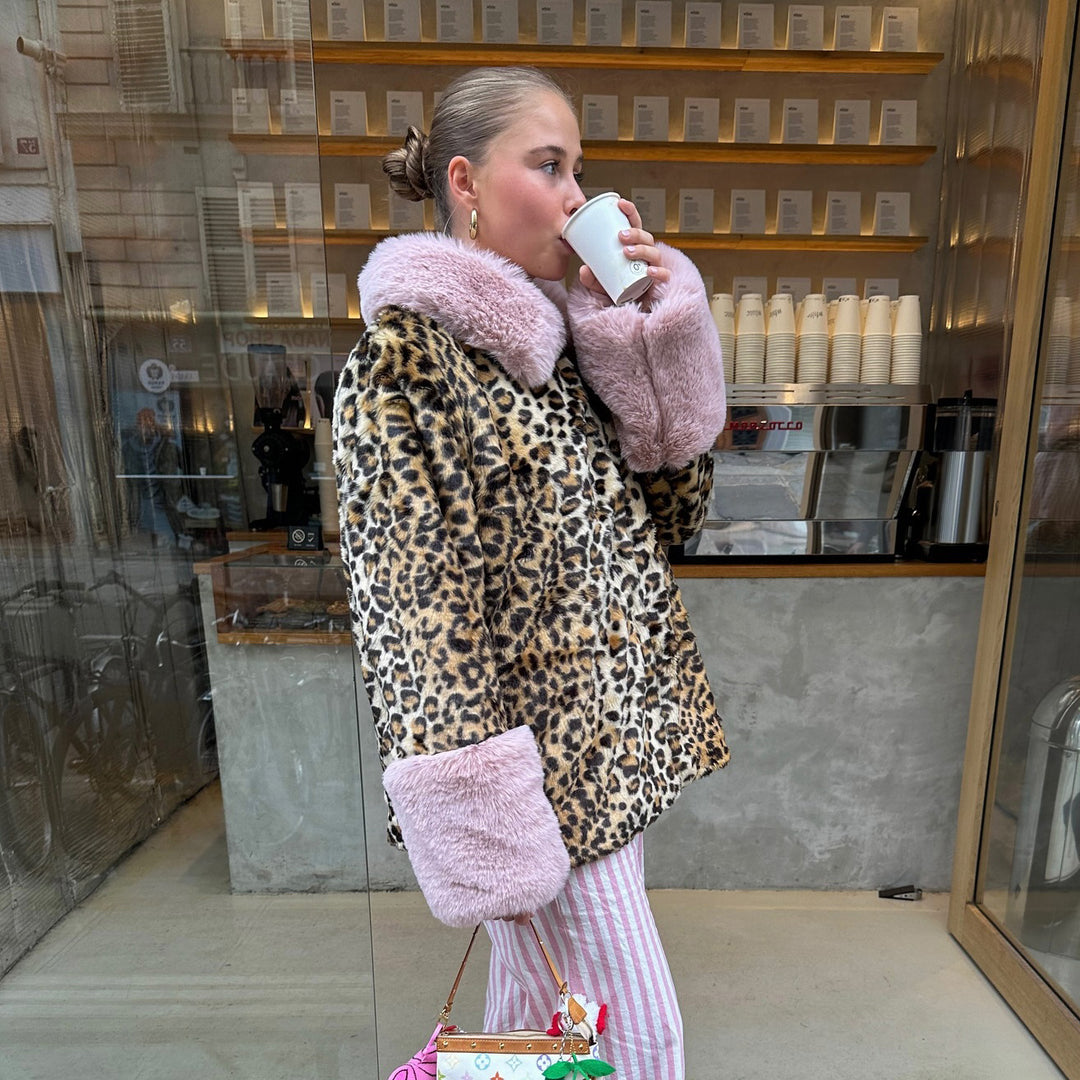 Faux fur jacket for women with a modern leopard print and a cozy collar Lune London