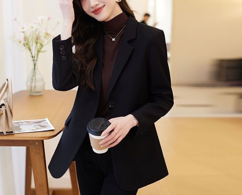 Blazer élégant pour femmes avec coupe structurée et détails intemporels Chic & Stil