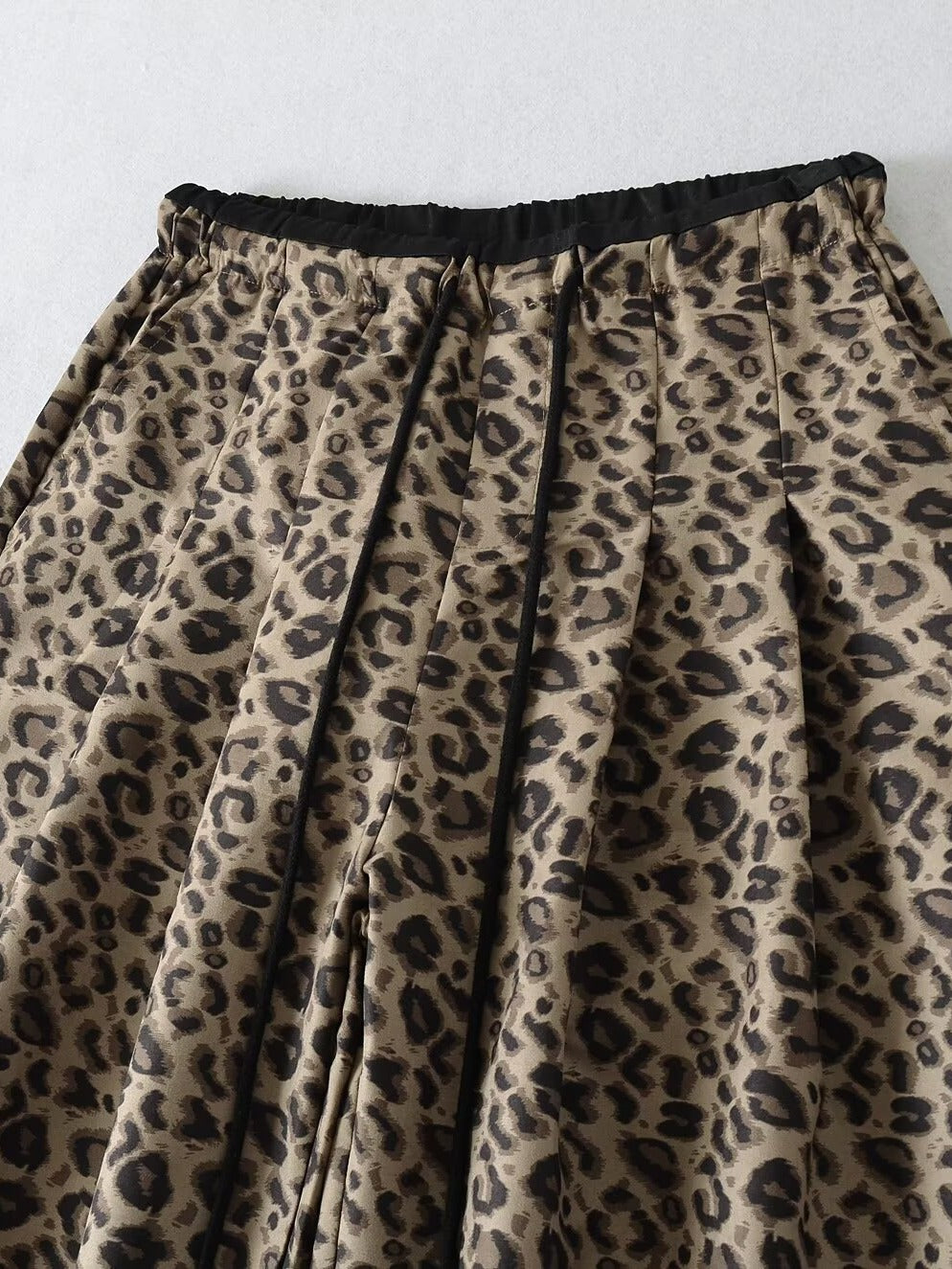 Trendy leopard wide-leg pants for women with elastic waistband and tie belt Lune London