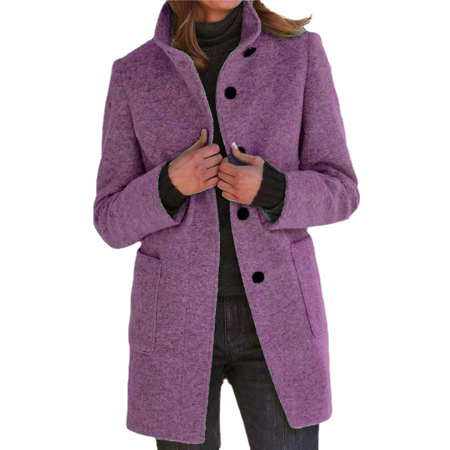 Elegant wool coat for women with a modern cut and practical pockets Lune London
