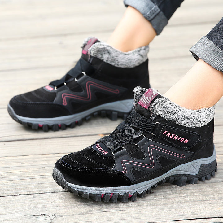 Women’s hiking boots with insulating lining and non-slip sole Lune London