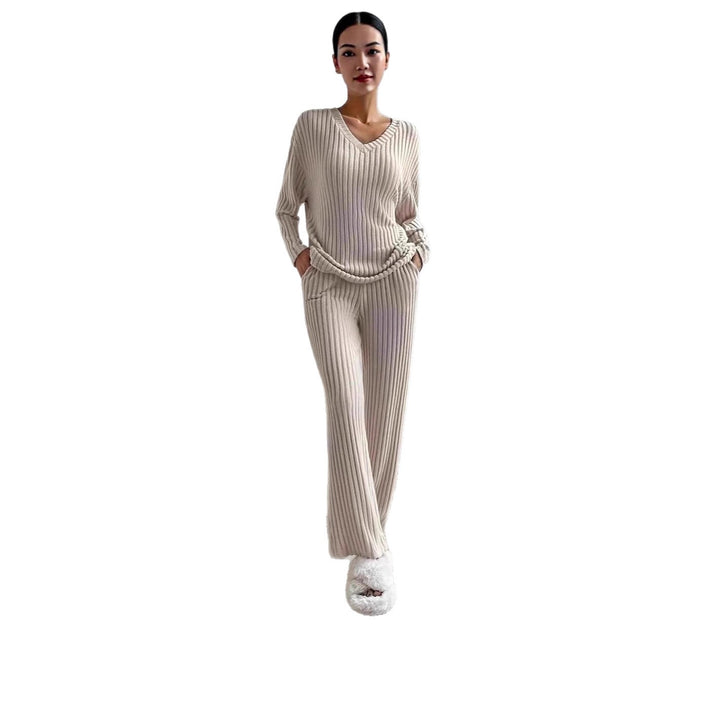 Elegant knitted suit for women with V-neck and side waist Lune London
