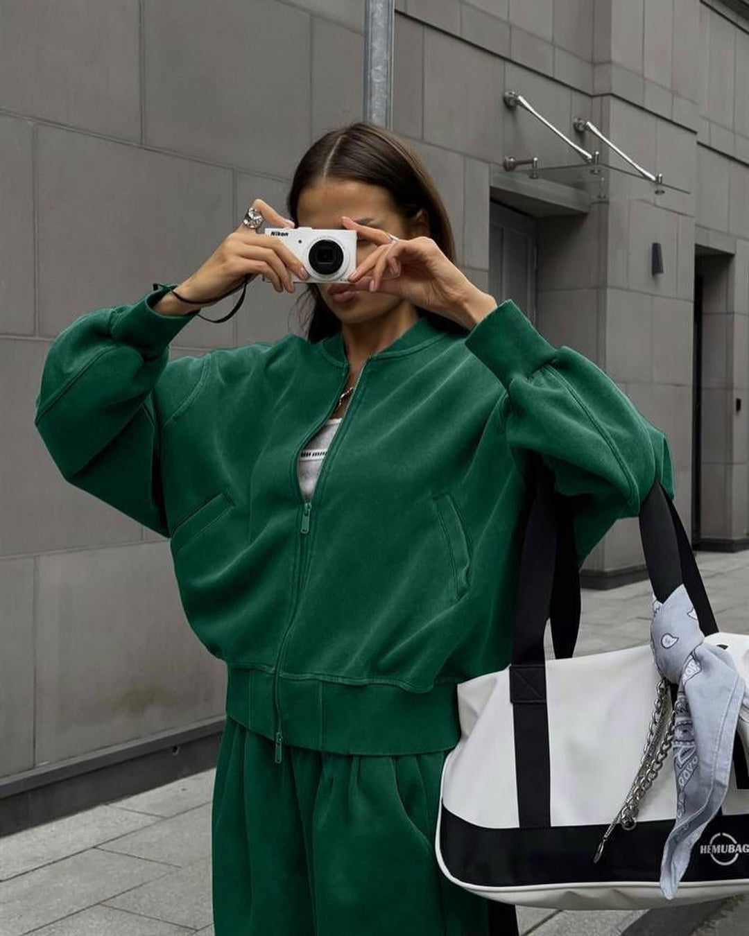 Casual outfit for women with wide pants and sporty jacket Lune London