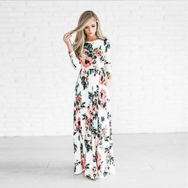Robe maxi femme avec des motifs floraux et une jupe longue et fluide Chic & Stil