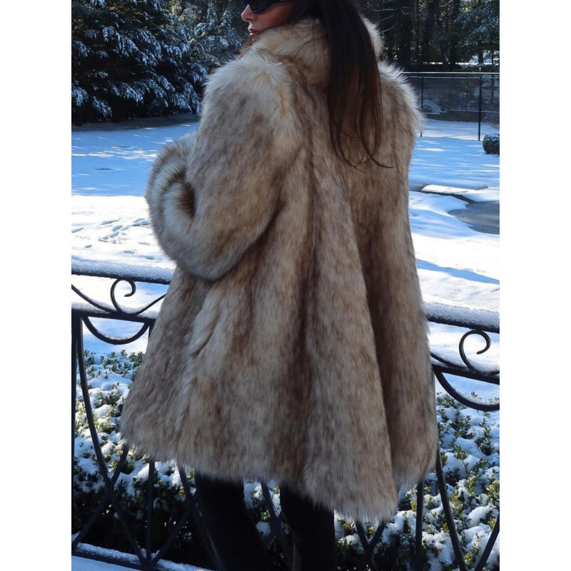 Luxurious faux fur coat for women with wide lapels and side pockets Lune London