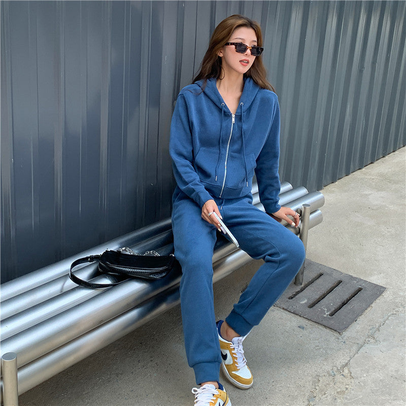Ladies sporty complete set with casual hooded jacket and comfortable jogging pants Chic & Stil