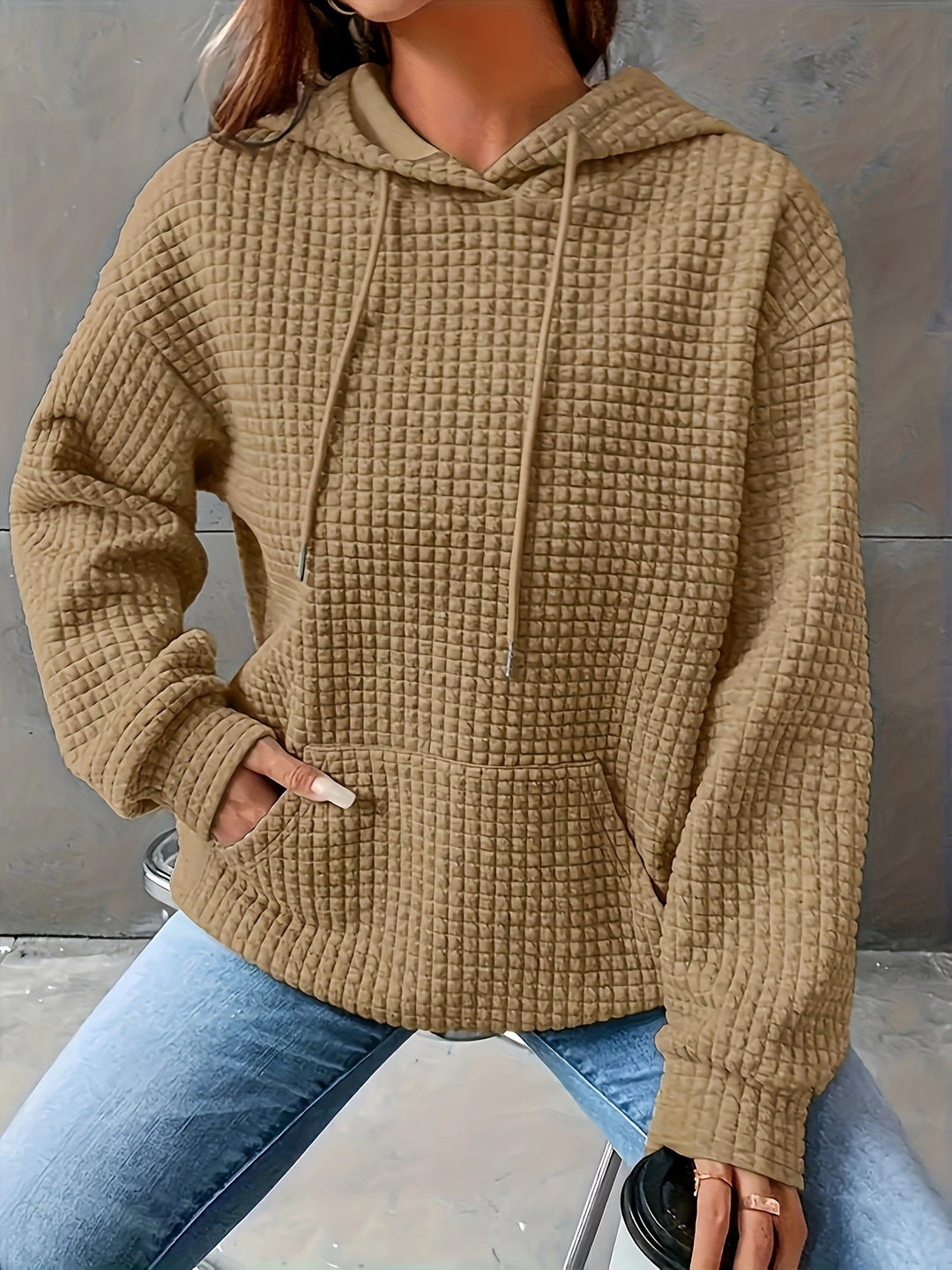 Sweat à capuche femme en motif waffle texturé avec poches latérales Chic & Stil