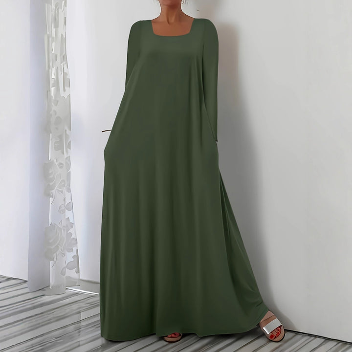 Maxi dress with a loose fit for women with practical pockets Lune London