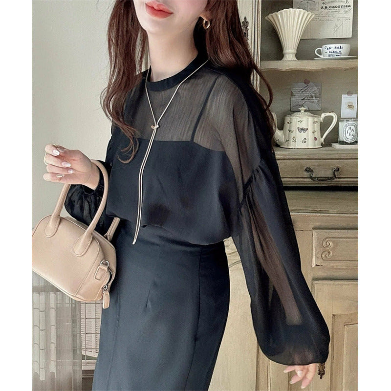Femme blouse élégante avec des manches volumineuses et un col rond intemporel Chic & Stil
