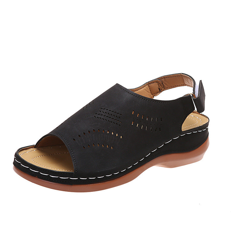 Comfortable clogs for women with a breathable surface structure and an ergonomic sole Lune London