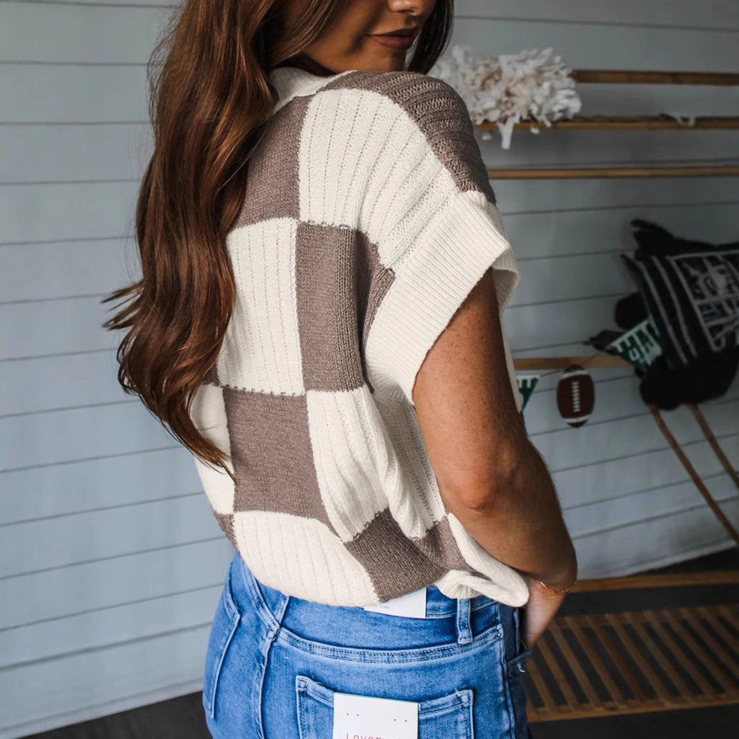 Casual knitted sweater for women with modern plaid pattern Lune London