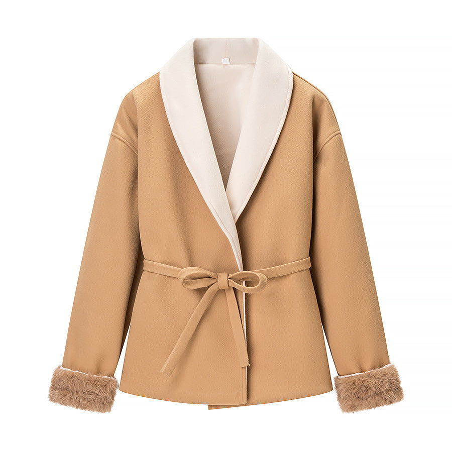 Veste confortable pour femmes avec doublure douce et ceinture à la taille Chic & Stil