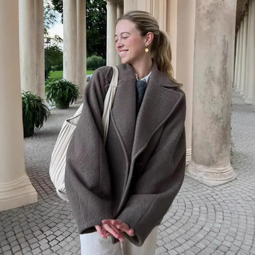 Elegant wool coat for women with deep lapels and practical pockets Lune London