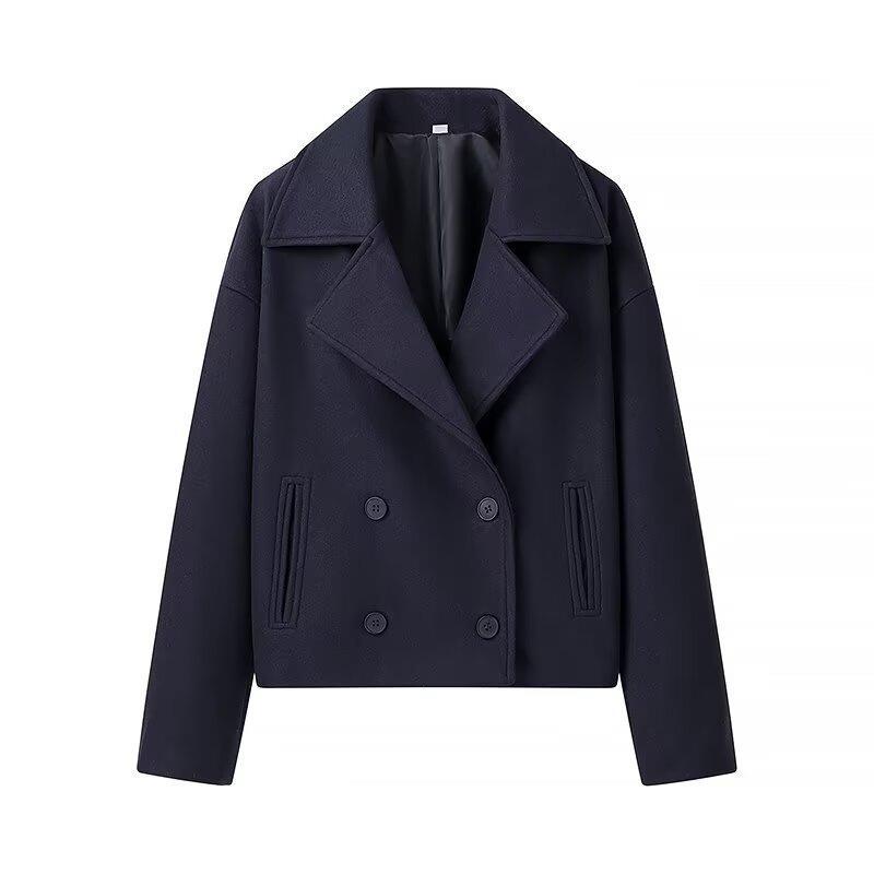 Elegant short blazer jacket for women with double-breasted buttons and practical pockets Lune London