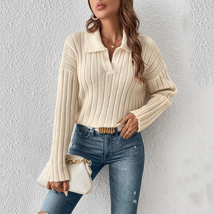 Knitted sweater for women with V-neck and ribbed texture Lune London