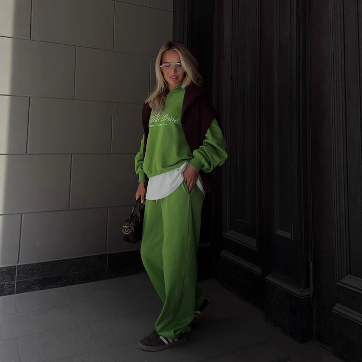 Sporty streetwear set for women with a casual hoodie and a loose fit Lune London