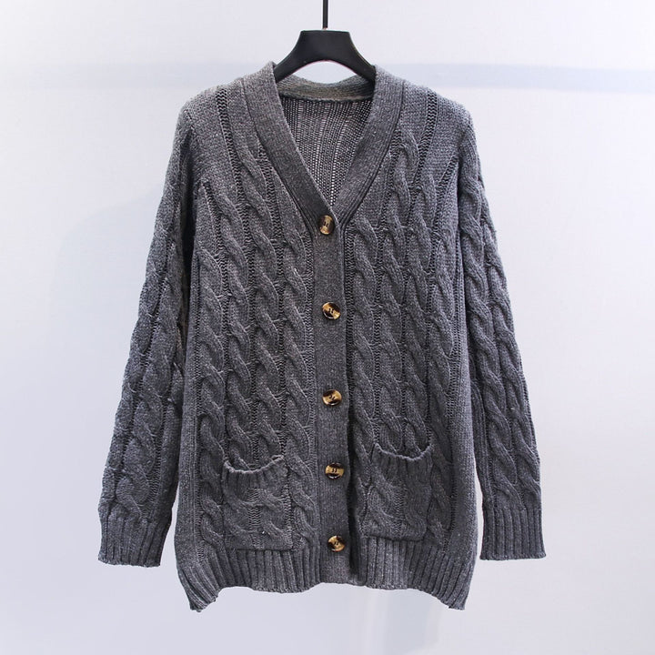 Knitted women's pullover with a structured cable pattern and practical pockets Lune London
