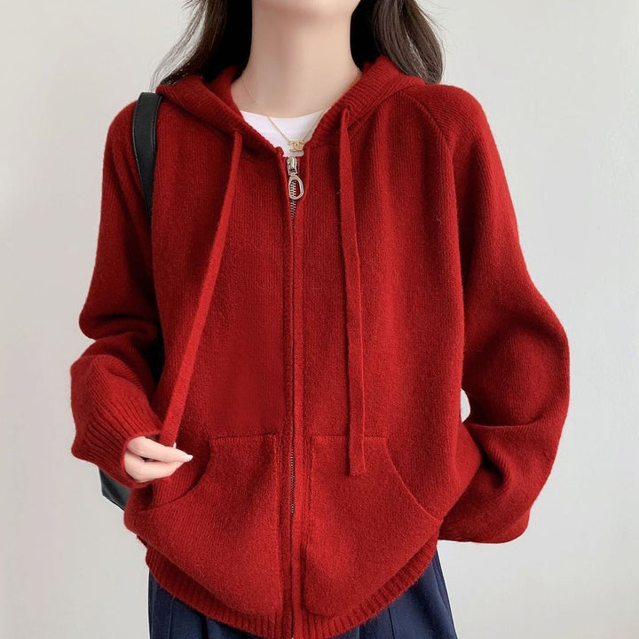 Veste à capuche pour femmes surdimensionnée avec une coupe courte et des poches pratiques Chic & Stil