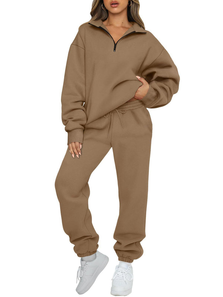 Women's comfortable sweatpants set with modern stand-up collar and kangaroo pocket Lune London