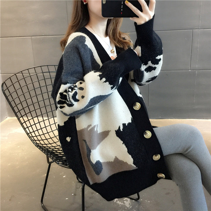 Lune London women's trendy knitted jacket with a striking pattern and golden buttons