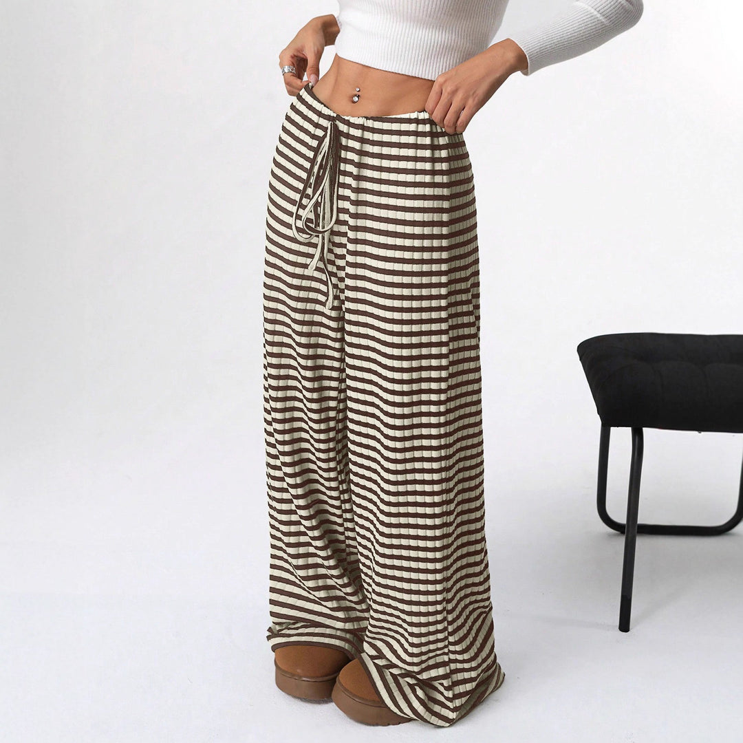 Comfortable lounge pants for ladies in soft material and with an elastic waist Lune London