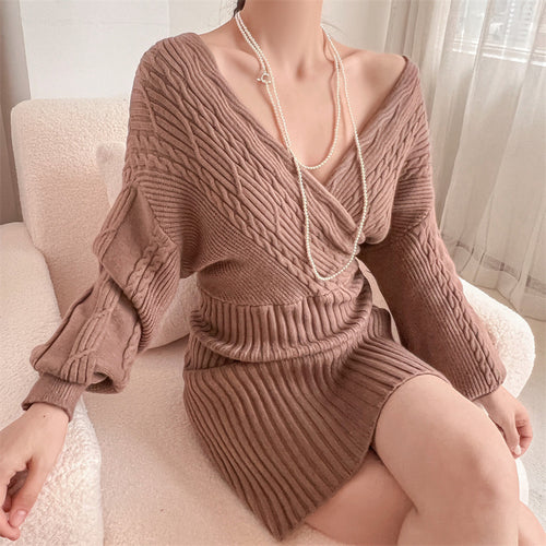 Robe en tricot pour femmes avec décolleté en V et structure côtelée Chic & Stil