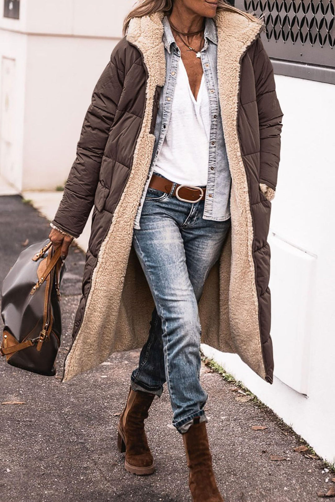 Ladies cozy winter coat with high-quality plush lining and practical pockets Lune London