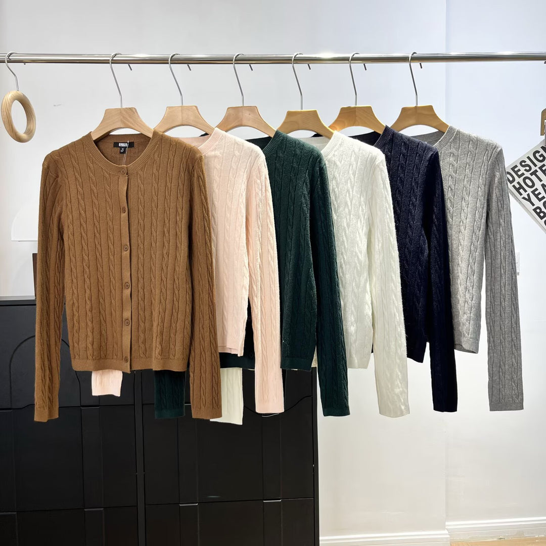 Cardigan femme avec motif en câble et patte de boutonnage Chic & Stil