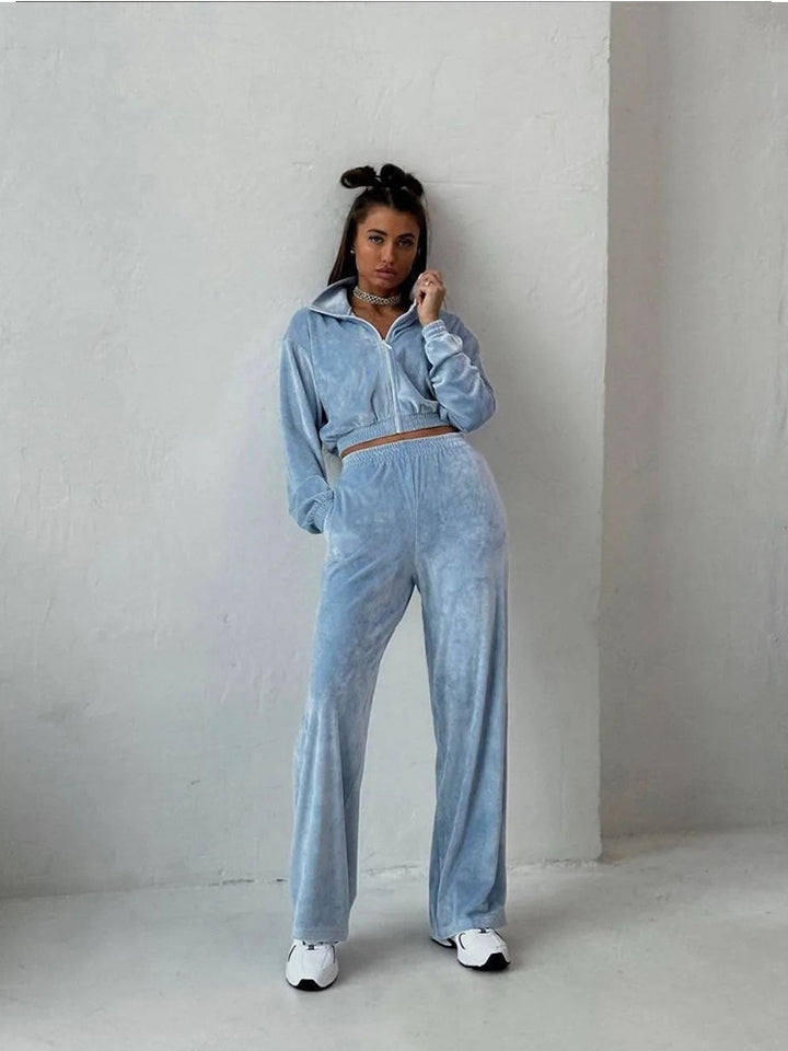 Casual loungewear set for women in velvety material with high collar and zipper Lune London