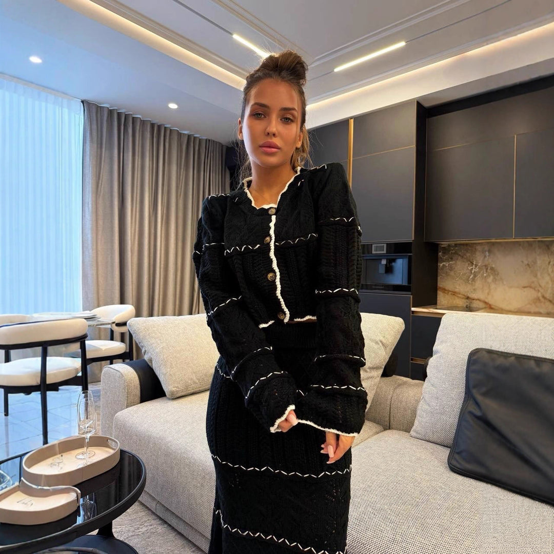 Robe en tricot pour femmes avec des détails en rib contrastés et une patte de boutons Chic & Stil