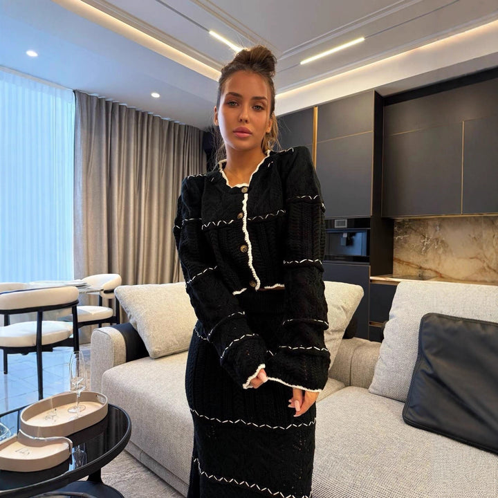 Robe en tricot pour femmes avec des détails en rib contrastés et une patte de boutons Chic & Stil