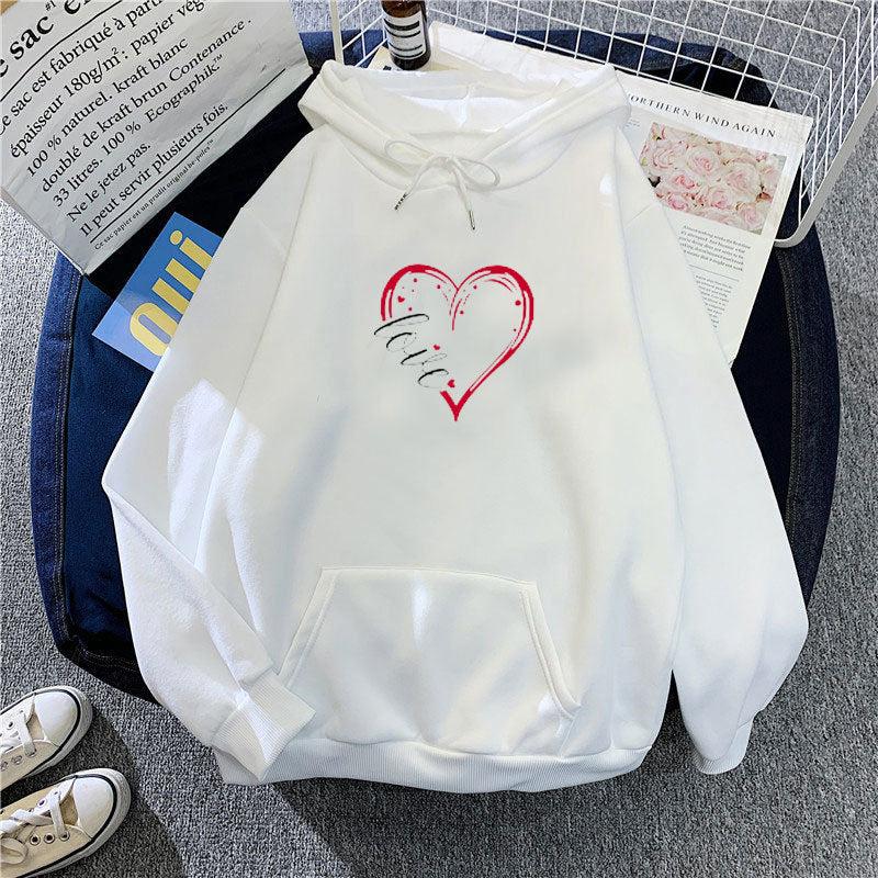 Women's Hoodie with Romantic Heart Design Chic & Stil