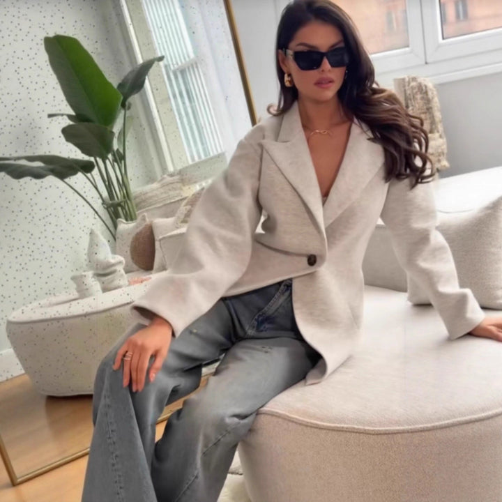 Oversized blazer jacket for women with an elegant cut and voluminous sleeves Lune London