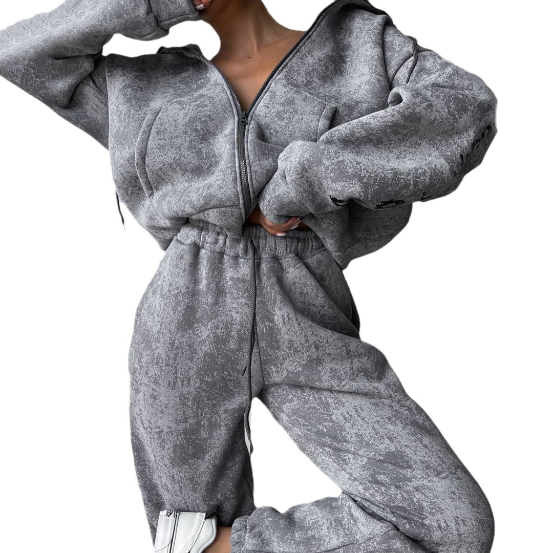 Women's hooded set with sporty accents and a casual fit Lune London