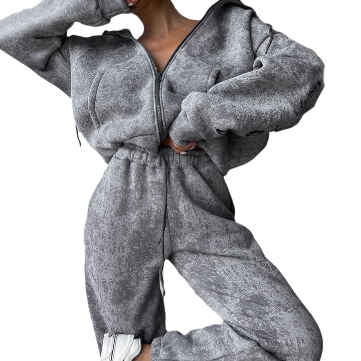 Women's hooded set with sporty accents and a casual fit Lune London
