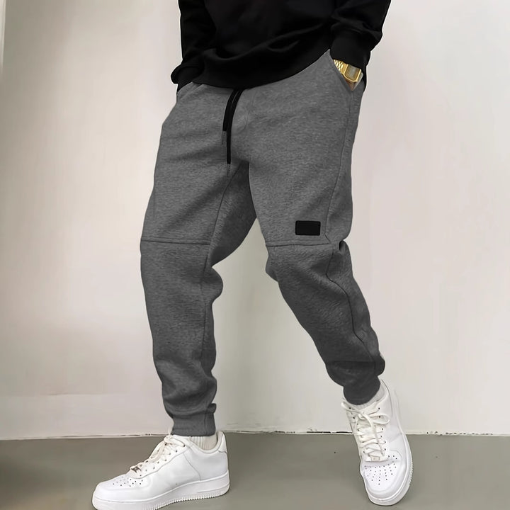 Men's sporty sweatpants with innovative pockets Lune London