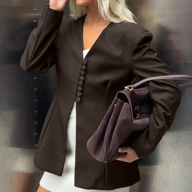 Trendy jacket for women with wide shoulders and elegant button details Lune London