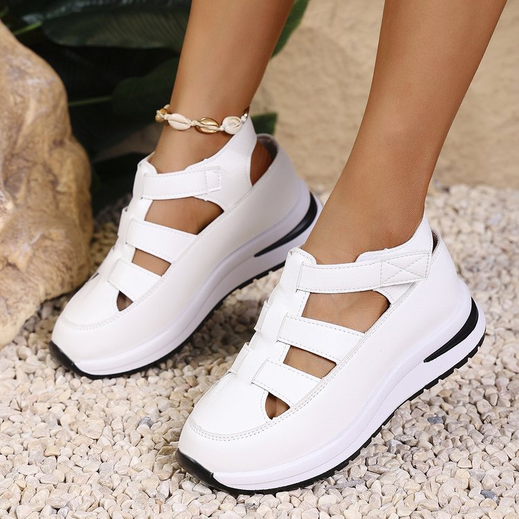 Comfortable sandals for ladies with a breathable upper and cushioning sole Lune London