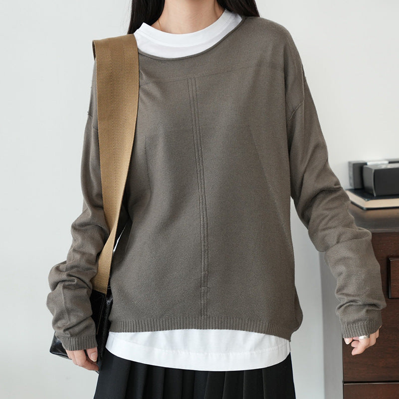 Casual knit sweater for women with an oversized fit and a chic and stylish striped pattern