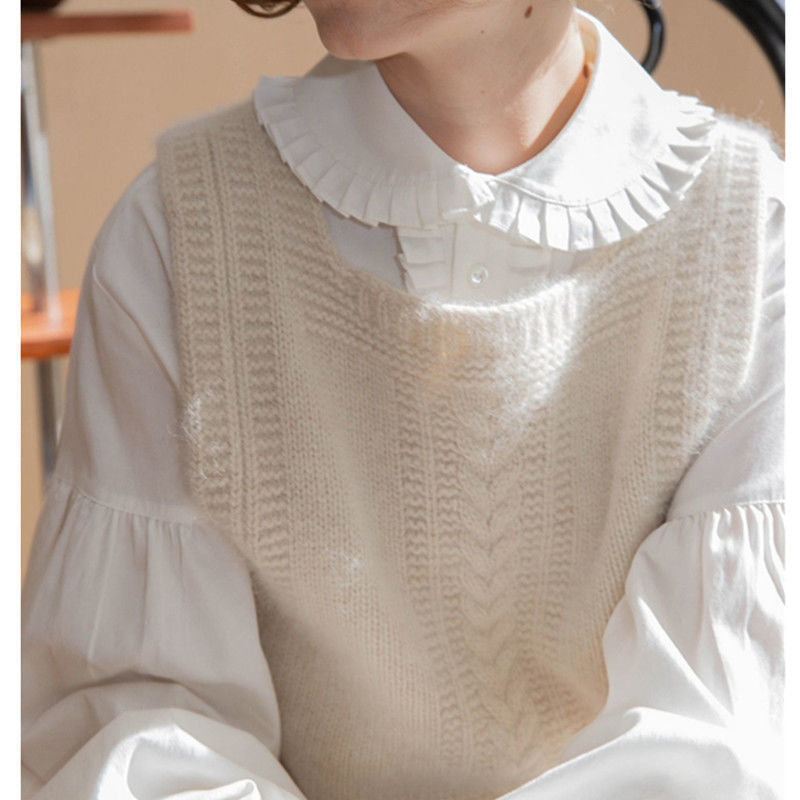 Ladies Chunky Knit Cardigan with Chic Braid Pattern and Style