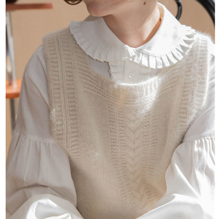 Ladies Chunky Knit Cardigan with Chic Braid Pattern and Style