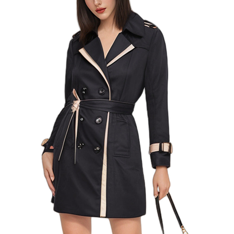 Elegant short coat for women with a double-breasted closure and a fitted cut Lune London